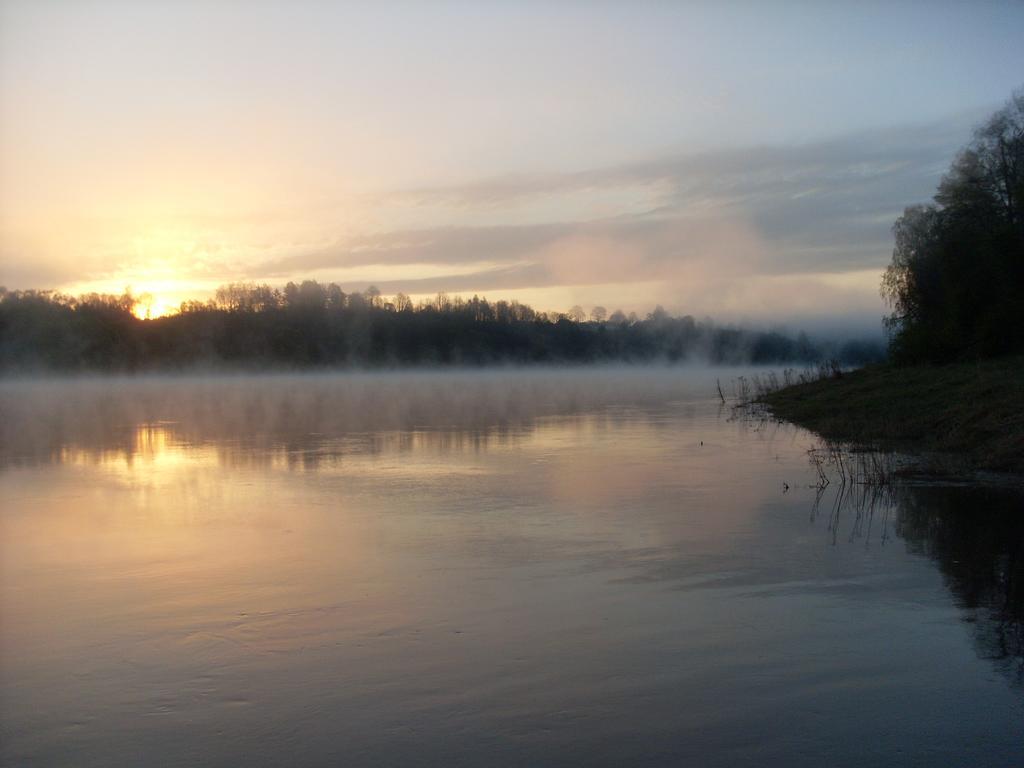 Nature Retreat "Upes Dizvietas" คราซลาวา ภายนอก รูปภาพ