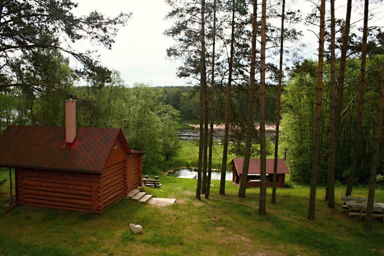 Nature Retreat "Upes Dizvietas" คราซลาวา ภายนอก รูปภาพ